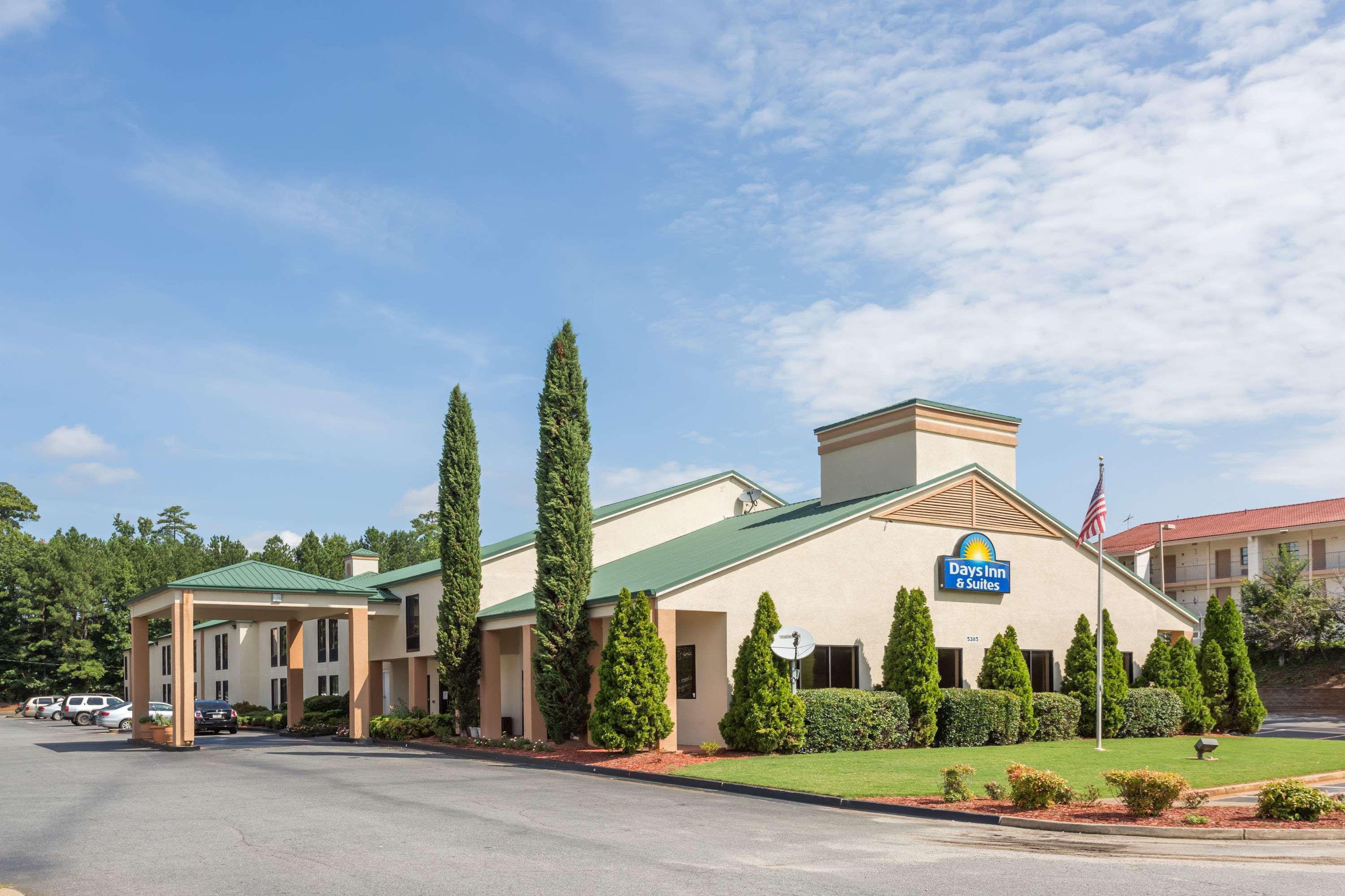 Days Inn & Suites By Wyndham Peachtree Corners Norcross Exterior foto