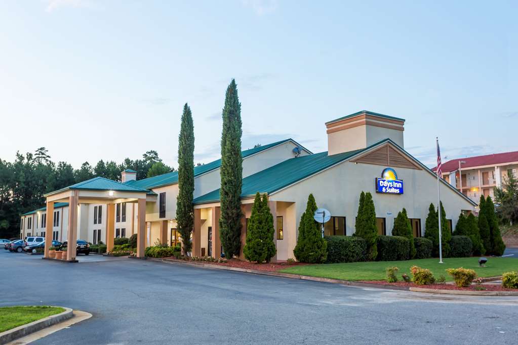 Days Inn & Suites By Wyndham Peachtree Corners Norcross Exterior foto